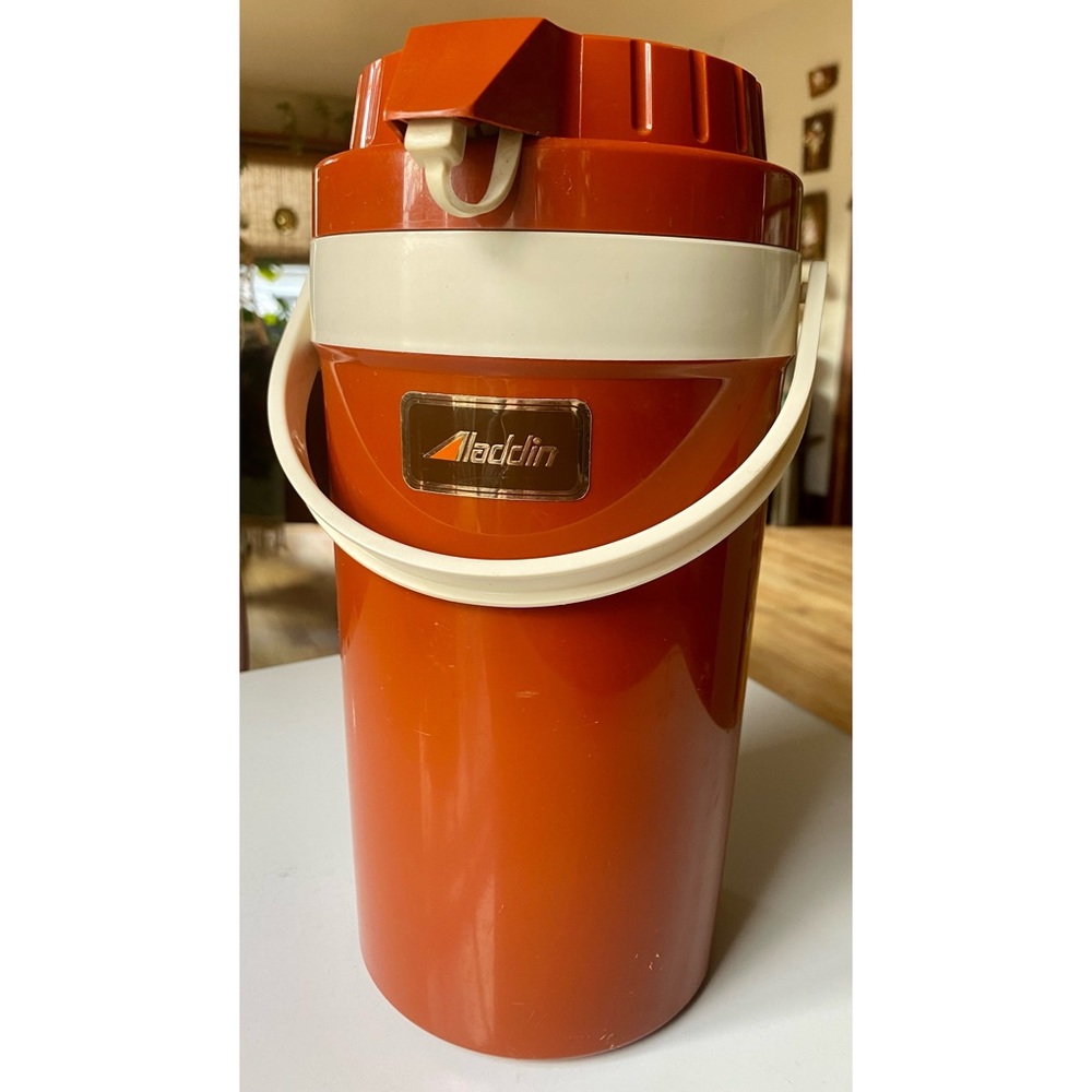 Vintage Aladdin Rust Pump•A•Drink Jug, 2 Liters